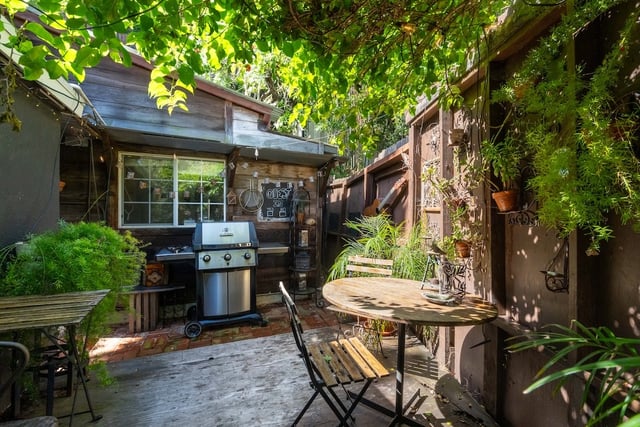 8869 Lookout Mountain Ave, Los Angeles, CA 90046 — photo 27 of 52