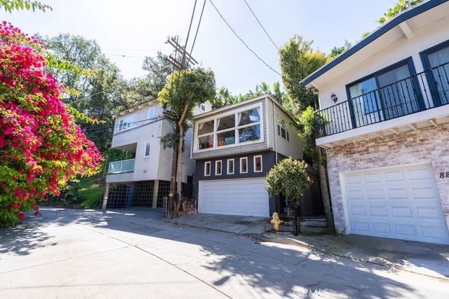 8869 Lookout Mountain Ave, Los Angeles, CA 90046 — photo 3 of 52