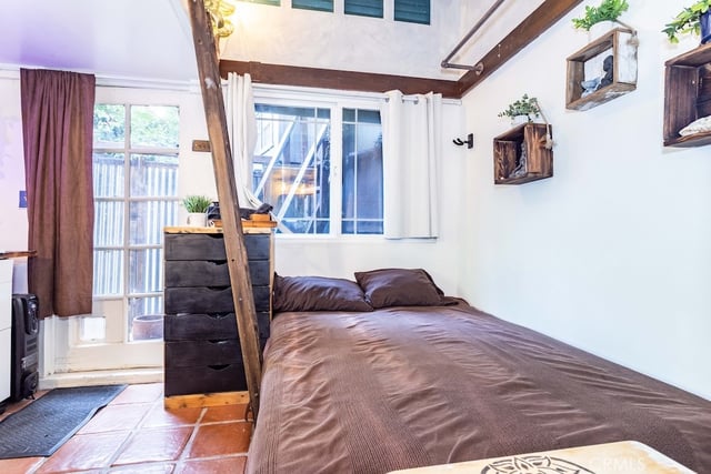 8869 Lookout Mountain Ave, Los Angeles, CA 90046 — photo 41 of 52
