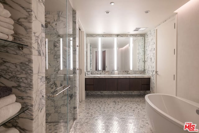 8420 Sunset Boulevard 602, West Hollywood, CA 90069 — photo 16 of 37