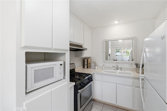 19158 Avenue Of The Oaks C, Newhall, CA 91321 — photo 3 of 36