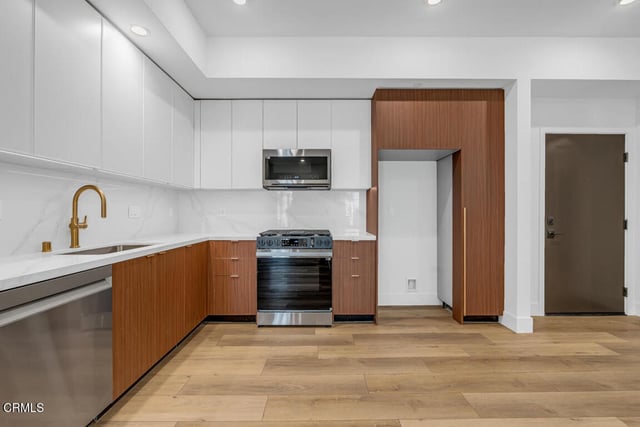 139 S Oak Knoll Avenue 103, Pasadena, CA 91101 — photo 7 of 24