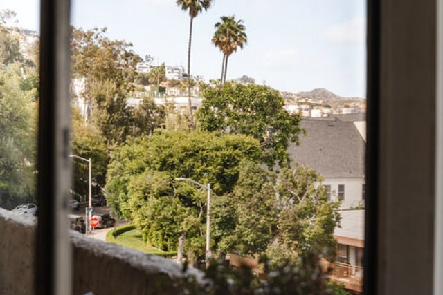8400 De Longpre Avenue 410, West Hollywood, CA 90069 — photo 12 of 18