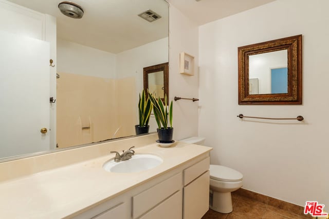 8400 De Longpre Avenue 410, West Hollywood, CA 90069 — photo 13 of 18