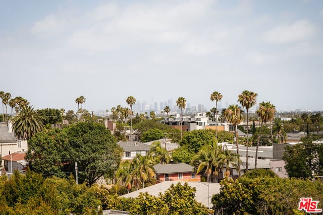 8400 De Longpre Avenue 410, West Hollywood, CA 90069 — photo 4 of 18