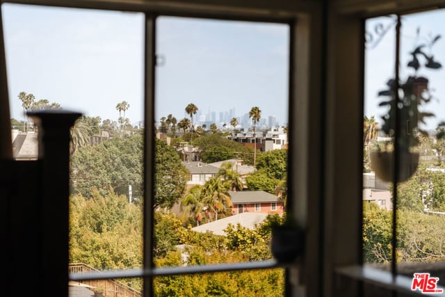 8400 De Longpre Avenue 410, West Hollywood, CA 90069 — photo 6 of 18