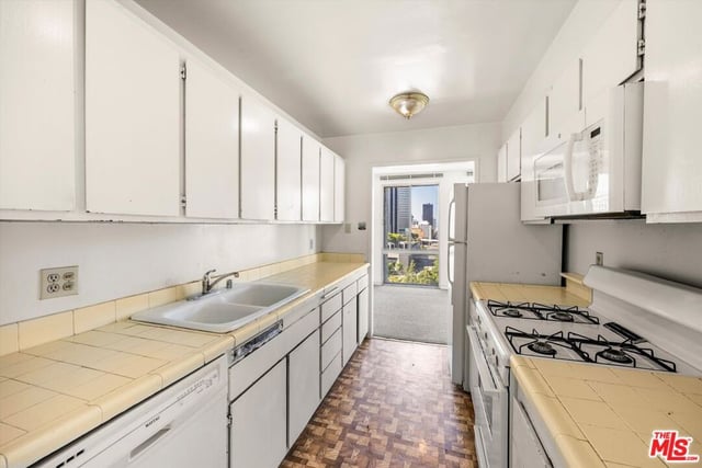 800 W 1st Street 908, Los Angeles, CA 90012 — photo 12 of 37