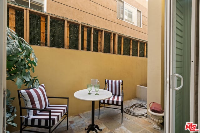 11982 Mayfield Avenue D, Los Angeles, CA 90049 — photo 11 of 37