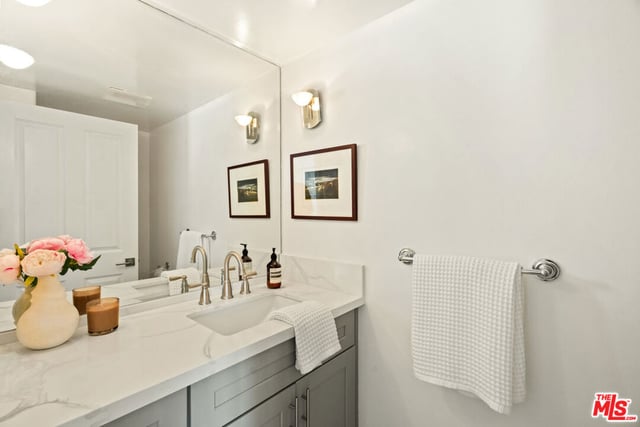 11982 Mayfield Avenue D, Los Angeles, CA 90049 — photo 16 of 37