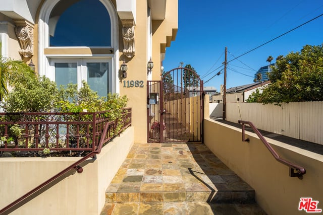11982 Mayfield Avenue D, Los Angeles, CA 90049 — photo 5 of 37