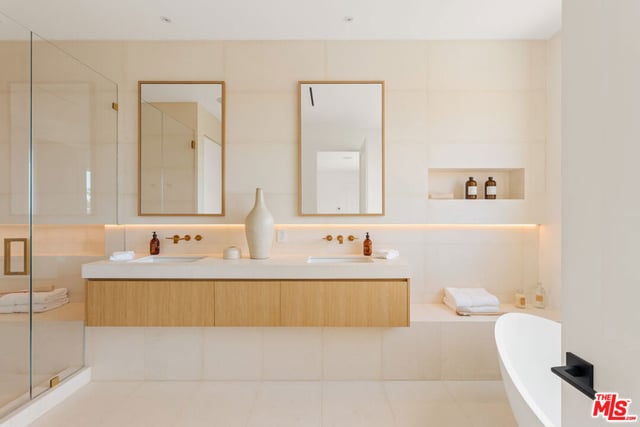 1205 Las Lomas Place, Pacific Palisades, CA 90272 — photo 12 of 26