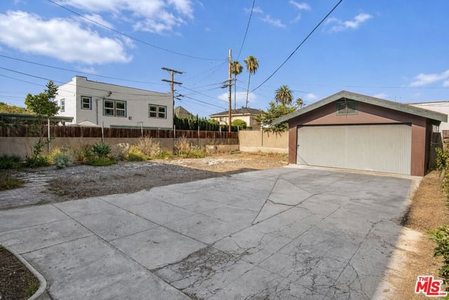 2750 Raymond Avenue, Los Angeles, CA 90007 — photo 11 of 41