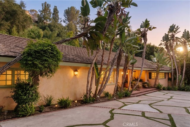 1138 Coldwater Canyon Drive, Beverly Hills, CA 90210 — photo 32 of 34
