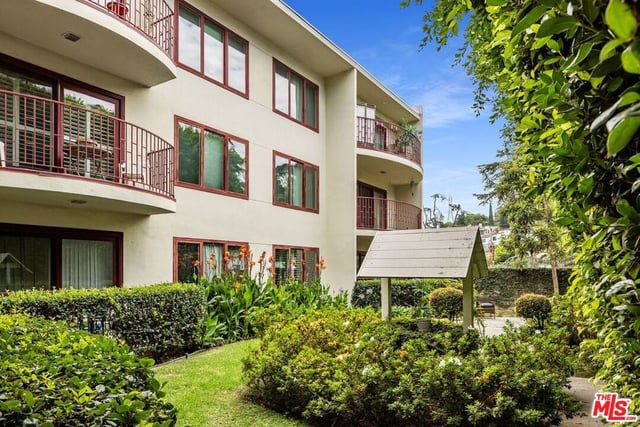 3407 Huxley Street 29, Los Angeles, CA 90027 — photo 18 of 32