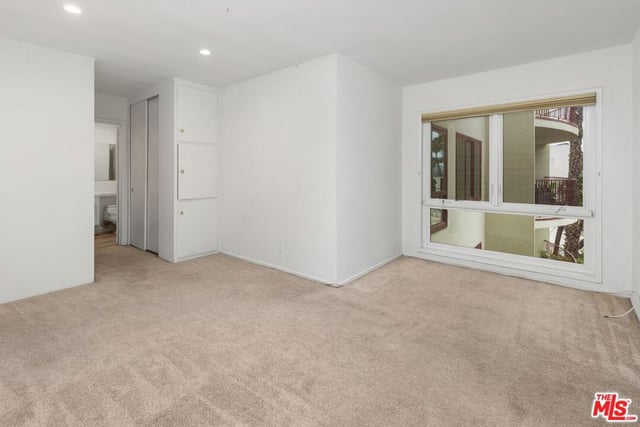3407 Huxley Street 29, Los Angeles, CA 90027 — photo 7 of 32
