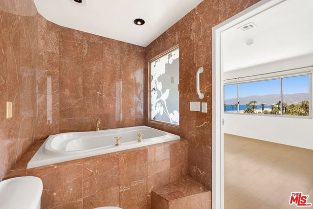 101 California Avenue 802, Santa Monica, CA 90403 — photo 24 of 32