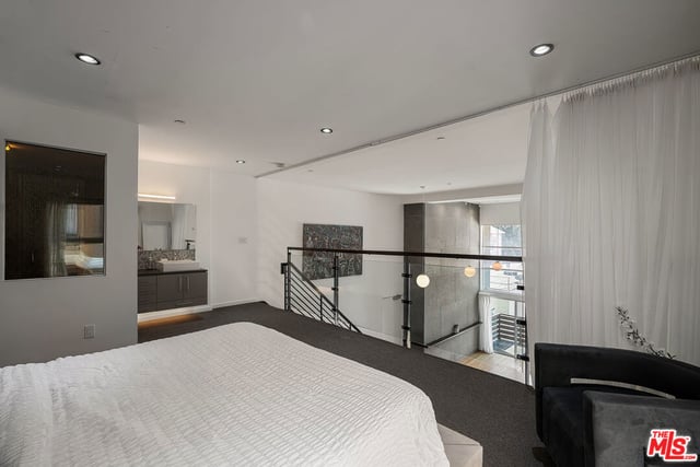 7062 Hawthorn Avenue 203, Los Angeles, CA 90028 — photo 13 of 24