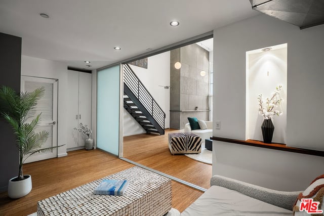 7062 Hawthorn Avenue 203, Los Angeles, CA 90028 — photo 19 of 24