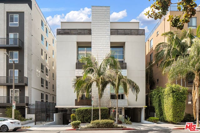 7062 Hawthorn Avenue 203, Los Angeles, CA 90028 — photo 5 of 24