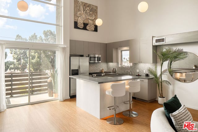 7062 Hawthorn Avenue 203, Los Angeles, CA 90028 — photo 7 of 24