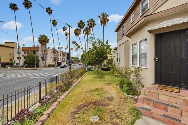 148 S Normandie Avenue, Los Angeles, CA 90004 — photo 4 of 15