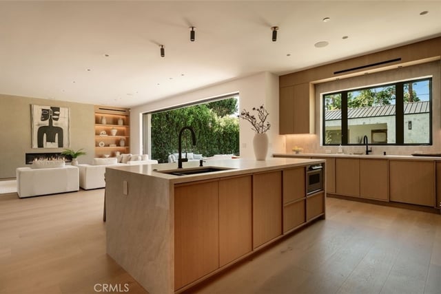 10433 Valley Spring Lane, Toluca Lake, CA 91602 — photo 10 of 69