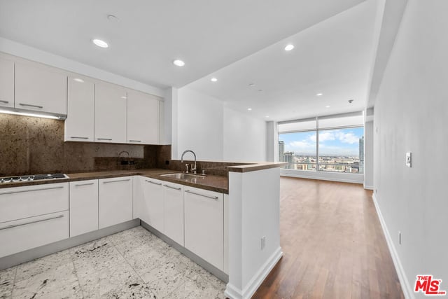 900 W OLYMPIC Boulevard 31E, Los Angeles, CA 90015 — photo 13 of 43