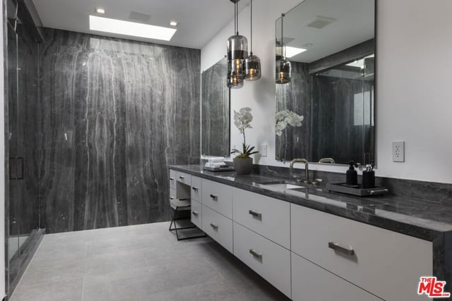 499 Halvern Drive, Los Angeles, CA 90049 — photo 17 of 34