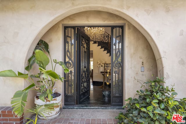 8000 Oceanus Drive, Los Angeles, CA 90046 — photo 2 of 27