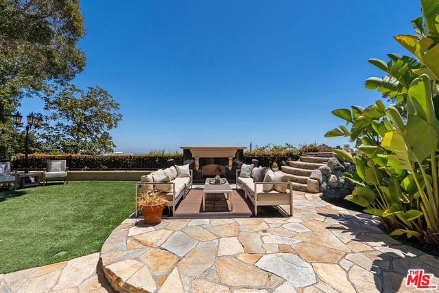 8000 Oceanus Drive, Los Angeles, CA 90046 — photo 23 of 27