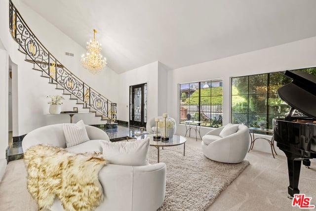 8000 Oceanus Drive, Los Angeles, CA 90046 — photo 4 of 27