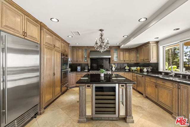 8000 Oceanus Drive, Los Angeles, CA 90046 — photo 5 of 27