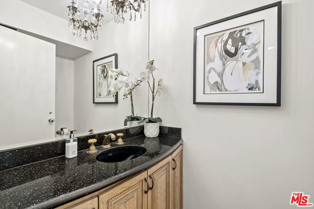 8000 Oceanus Drive, Los Angeles, CA 90046 — photo 8 of 27