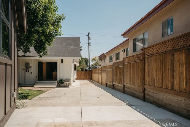 4633 Russell, Los Angeles, CA 90027 — photo 52 of 64