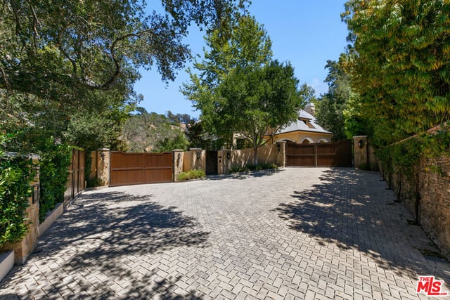 3911 Oeste Avenue, Studio City, CA 91604 — photo 2 of 56