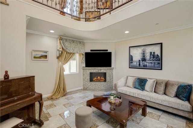 604 N Sparks, Burbank, CA 91506 — photo 12 of 35