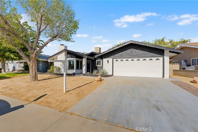 44934 Hanstead, Lancaster, CA 93535 — photo 4 of 41