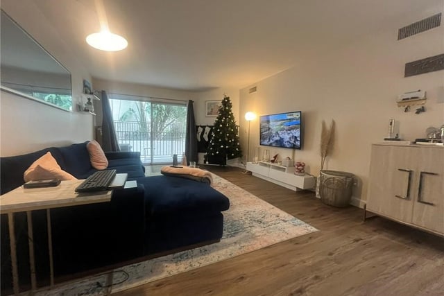 1230 Horn 417, West Hollywood, CA 90069 — photo 3 of 23