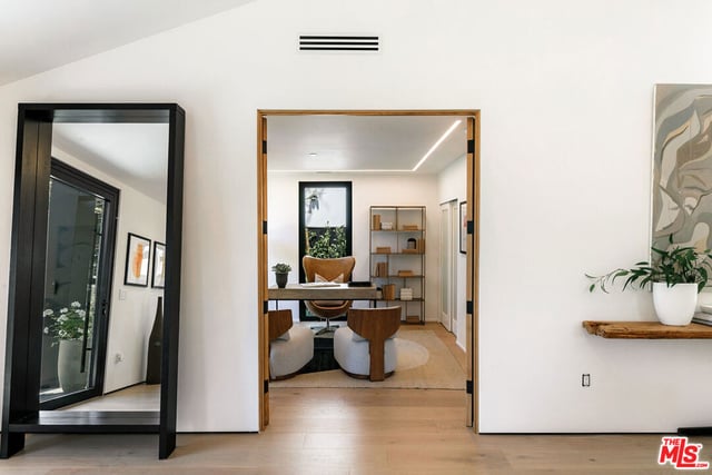 2202 California Avenue, Santa Monica, CA 90403 — photo 12 of 31
