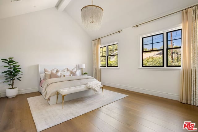 22 Oakmont Drive, Los Angeles, CA 90049 — photo 12 of 23