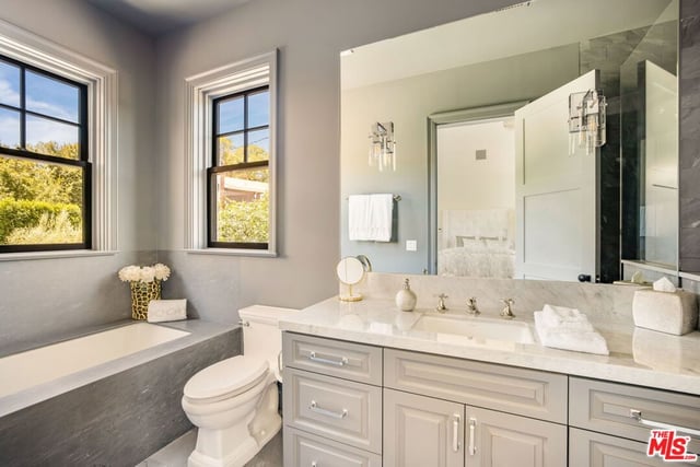 22 Oakmont Drive, Los Angeles, CA 90049 — photo 13 of 23