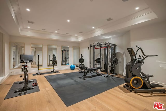 22 Oakmont Drive, Los Angeles, CA 90049 — photo 16 of 23