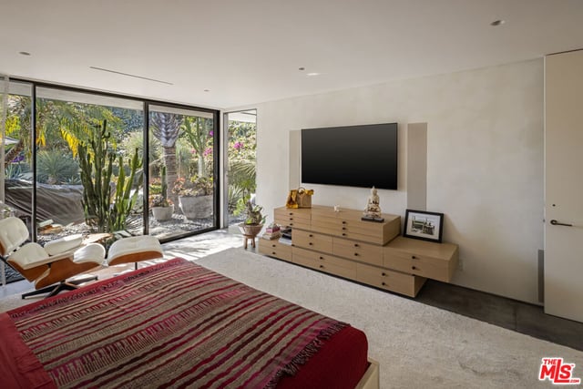 1087 Moraga Drive, Los Angeles, CA 90049 — photo 14 of 28