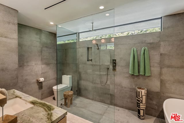 1087 Moraga Drive, Los Angeles, CA 90049 — photo 18 of 28