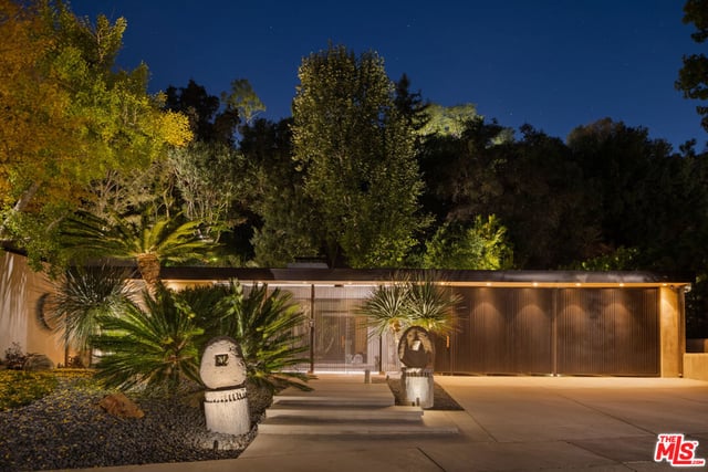 1087 Moraga Drive, Los Angeles, CA 90049 — photo 2 of 28