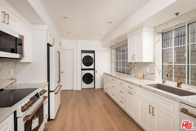 2337 Fox Hills Drive 102, Los Angeles, CA 90064 — photo 15 of 36