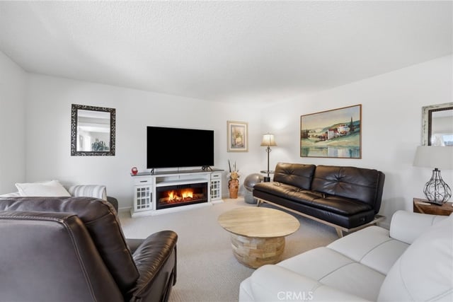 2558 Seahorse Avenue, Ventura, CA 93001 — photo 5 of 38