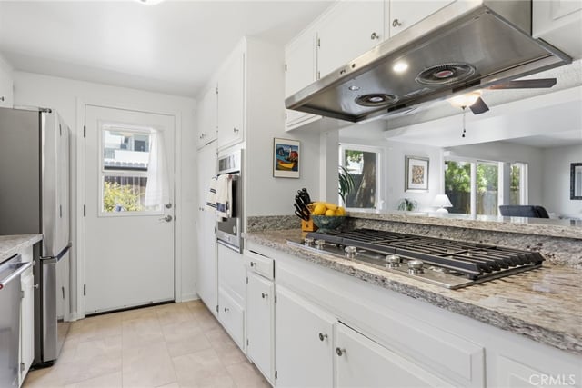 2558 Seahorse Avenue, Ventura, CA 93001 — photo 7 of 38