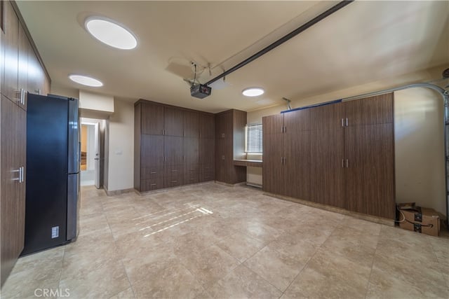 902 E WALNUT Avenue, Burbank, CA 91501 — photo 19 of 33