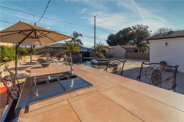 902 E WALNUT Avenue, Burbank, CA 91501 — photo 23 of 33